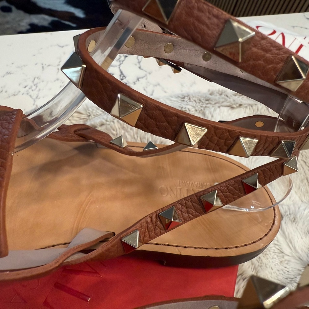 Valentino Garavani Rockstud Leather Sandals - Picture 11 of 16